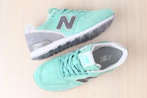 Фото Женские Кроссовки New New Balance Женские кроссовки, замшевые, мятного цвета с серыми вставками