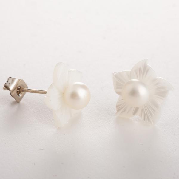 Серьги Цветок из перламутра с жемчужинкой Ø 1,1 см