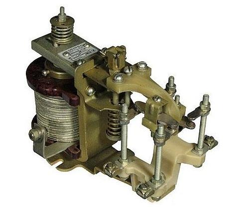 Фото Реле напряжения, времени, тепловое, тока, промежуточное, электромеханическое, давления, скорости , Реле РЭВ Реле РЭВ 818