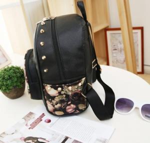 Фото Рюкзаки средние Рюкзак черный с шипами 