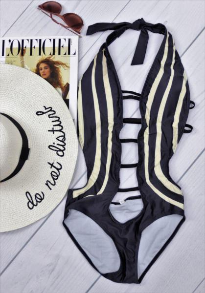 Женский слитный стильный купальник черно-белый.