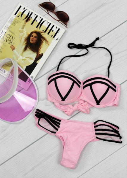 Раздельный черно-розовый купальник с твердой чашкой.