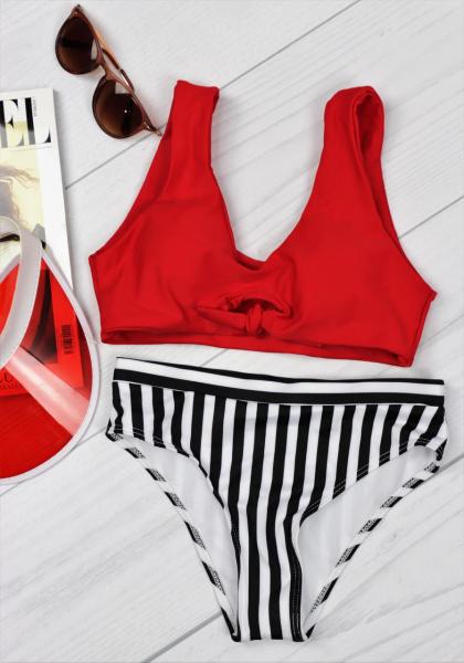 Купальник раздельный холтер полосатый черно-красный.