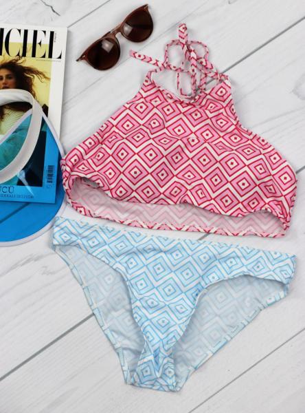 Купальник раздельный холтер комбинированный голубой и красный.