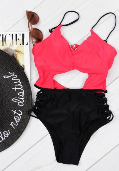 Купальник цельный женский черно-розовый.