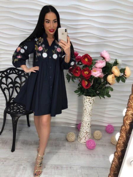 Котоновое  платье с вышивкой.