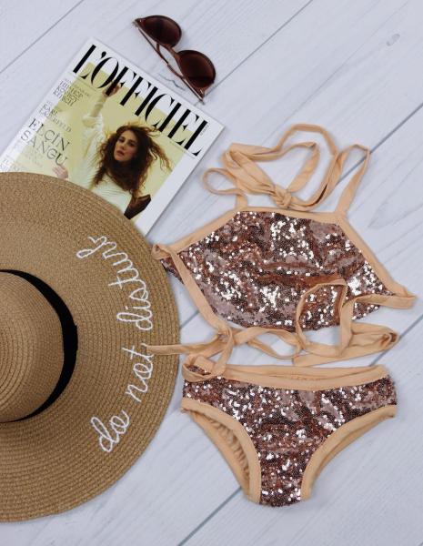 Купальник раздельный холтер  пудра с паетками.