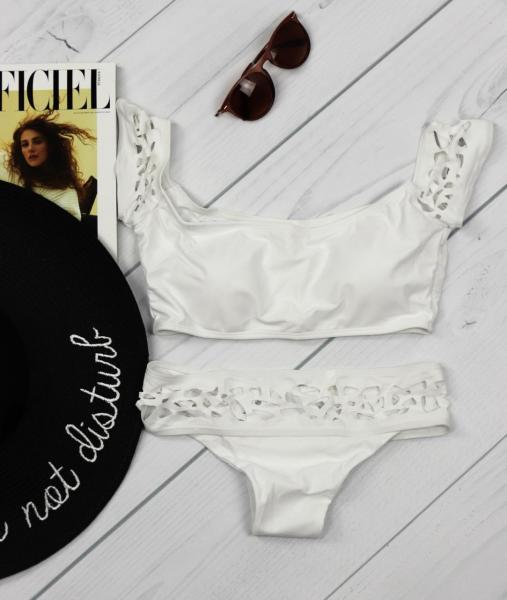 Купальник раздельный холтер белый.