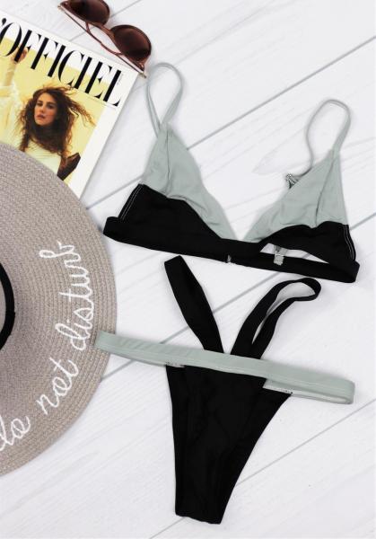 Купальник раздельный серо-черный.