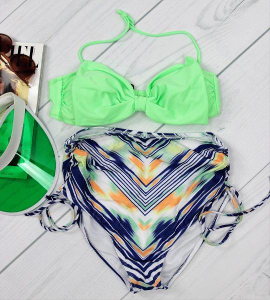 Купальник раздельный салатовый с цветными трусами..