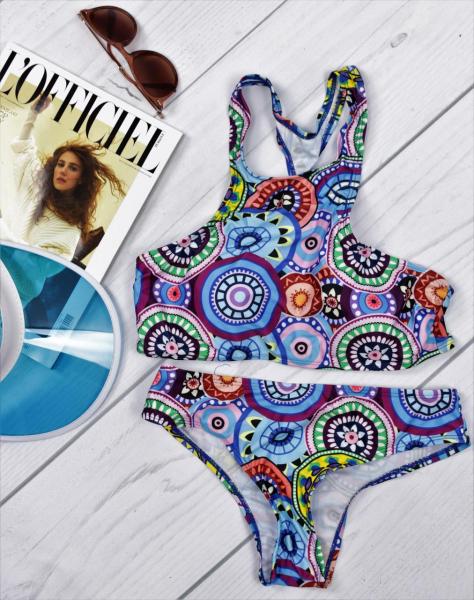 Купальник раздельный холтер разноцветный.