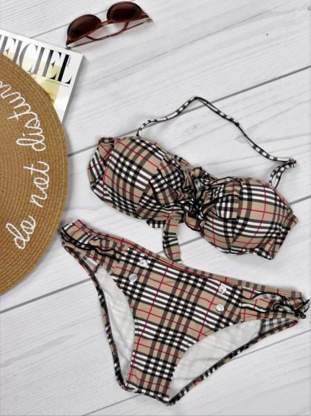 Купальник раздельный в клеточку.