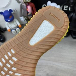 Фото Обувь Adidas x Yeezy Boost 350 V2 Semi Frozen Yellow