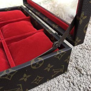 Фото Сумки Louis Vuitton 6 Watch Case Monogram