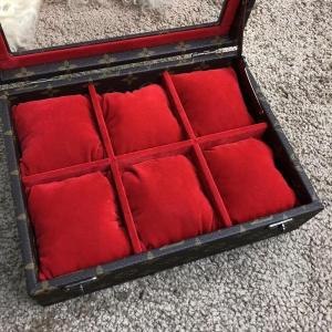 Фото Сумки Louis Vuitton 6 Watch Case Monogram