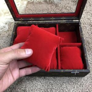 Фото Сумки Louis Vuitton 6 Watch Case Monogram