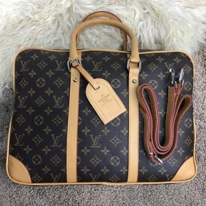Фото Сумки Louis Vuitton Porte-Dociments Voyage PM Monogram