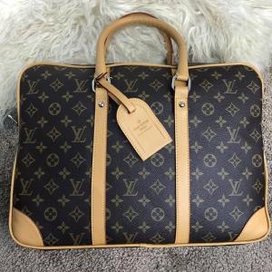 Фото Сумки Louis Vuitton Porte-Dociments Voyage PM Monogram