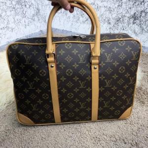 Фото Сумки Louis Vuitton Porte-Dociments Voyage PM Monogram