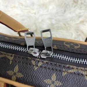 Фото Сумки Louis Vuitton Porte-Dociments Voyage PM Monogram