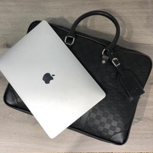 Фото Сумки Louis Vuitton Porte-Dociments Voyage PM Damier Infini