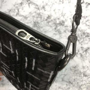Фото Сумки Bottega Veneta Small Messenger Bag In Nero Multicolor Intrecciato VN