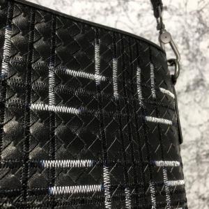 Фото Сумки Bottega Veneta Small Messenger Bag In Nero Multicolor Intrecciato VN