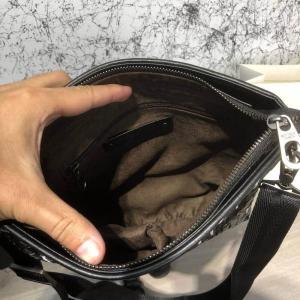 Фото Сумки Bottega Veneta Small Messenger Bag In Nero Multicolor Intrecciato VN