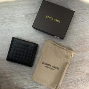 Фото Сумки Бумажник Bottega Veneta Intrecciato Bi-Fold In Nero