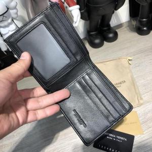 Фото Сумки Бумажник Bottega Veneta Intrecciato Bi-Fold In Nero