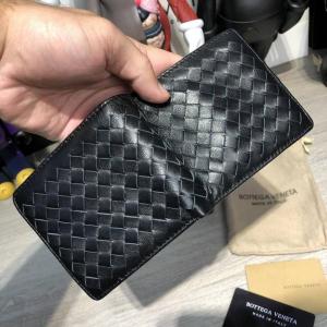 Фото Сумки Бумажник Bottega Veneta Intrecciato Bi-Fold In Nero