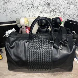 Фото Сумки Bottega Veneta Large Duffel Bag In Nero Intrecciato/Tuft VN
