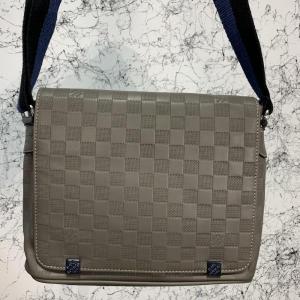 Фото Сумки Messenger Louis Vuitton District PM Damier Infini Metalic