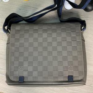 Фото Сумки Messenger Louis Vuitton District PM Damier Infini Metalic