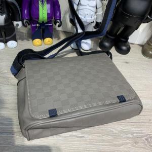 Фото Сумки Messenger Louis Vuitton District PM Damier Infini Metalic