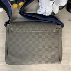 Фото Сумки Messenger Louis Vuitton District PM Damier Infini Metalic