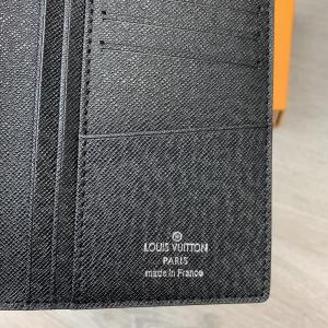 Фото Сумки Бумажник Louis Vuitton Brazza Monogram Eclipse