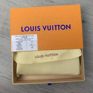Фото Сумки Бумажник Louis Vuitton Brazza Monogram Other