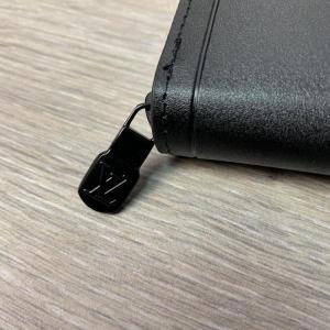 Фото Сумки Бумажник Louis Vuitton Zippy Vertical Dark Infinity Leather