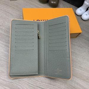 Фото Сумки Бумажник Louis Vuitton Brazza Monogram Titanium