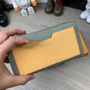 Фото Сумки Бумажник Louis Vuitton Zippy Vertical Monogram Titanium
