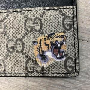 Фото Сумки Gucci Tiger print GG Supreme Card Case