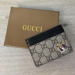 Фото Сумки Gucci Tiger print GG Supreme Card Case