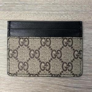 Фото Сумки Gucci Tiger print GG Supreme Card Case