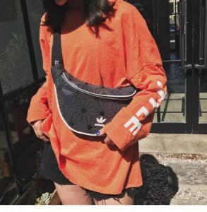 Фото Сумки Сумка на пояс adidas originals urban 3d mesh хамелеон