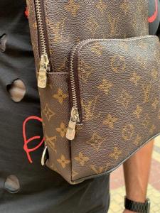 Фото Сумки Сумка-слинг Louis Vuitton Avenue Monogram