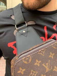 Фото Сумки Сумка-слинг Louis Vuitton Avenue Monogram