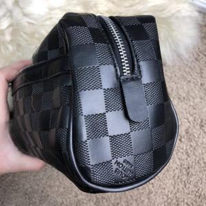 Фото Сумки Toilet Pouch Louis Vuitton Ambler Damier Infini