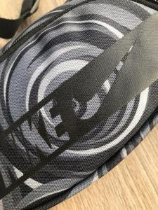 Фото Сумки Поясная сумка Nike принт серый