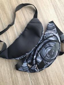 Фото Сумки Поясная сумка Nike принт серый